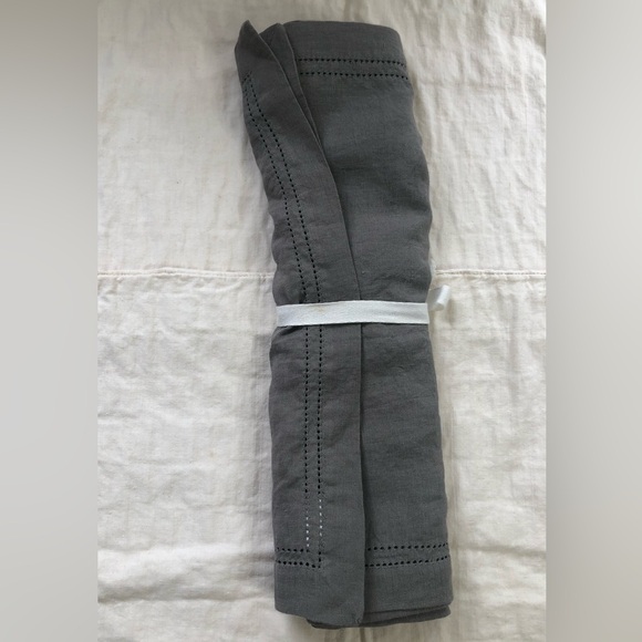 Williams Sonoma 100% Linen double hem stitch table runner - Picture 2 of 6